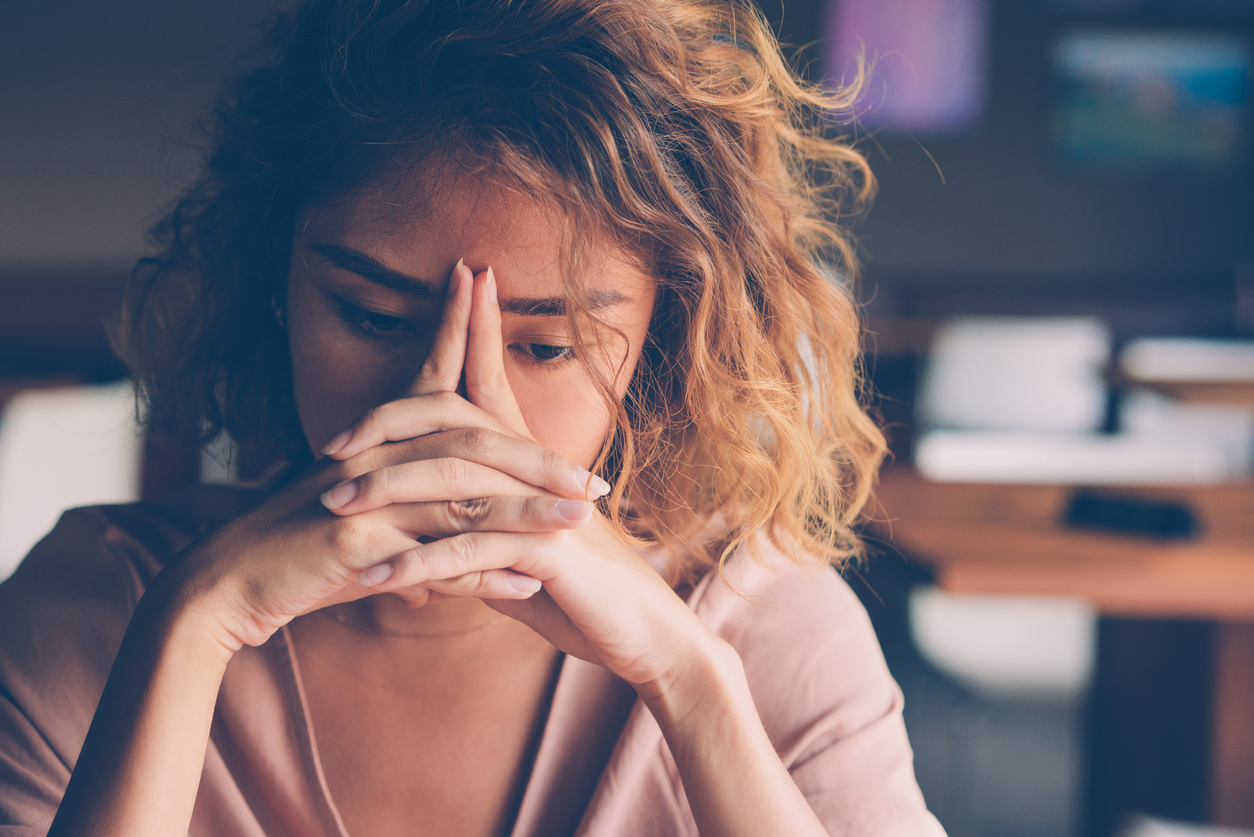 Colaboradora com Burnout devido a cultura do excesso no trabalho